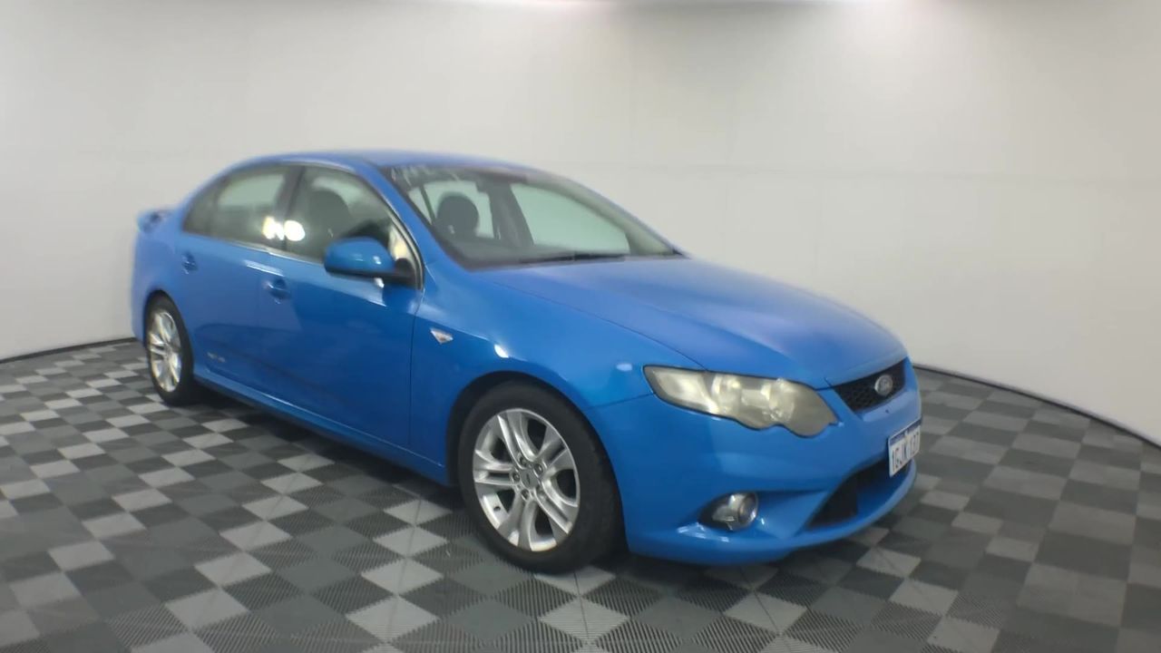 HUNTER Travel Pillow, Red. N.B: Not in original packaging.