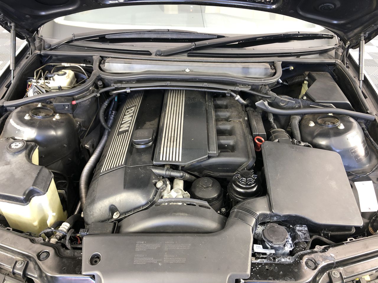 0.07 carat white 5 diamonds round