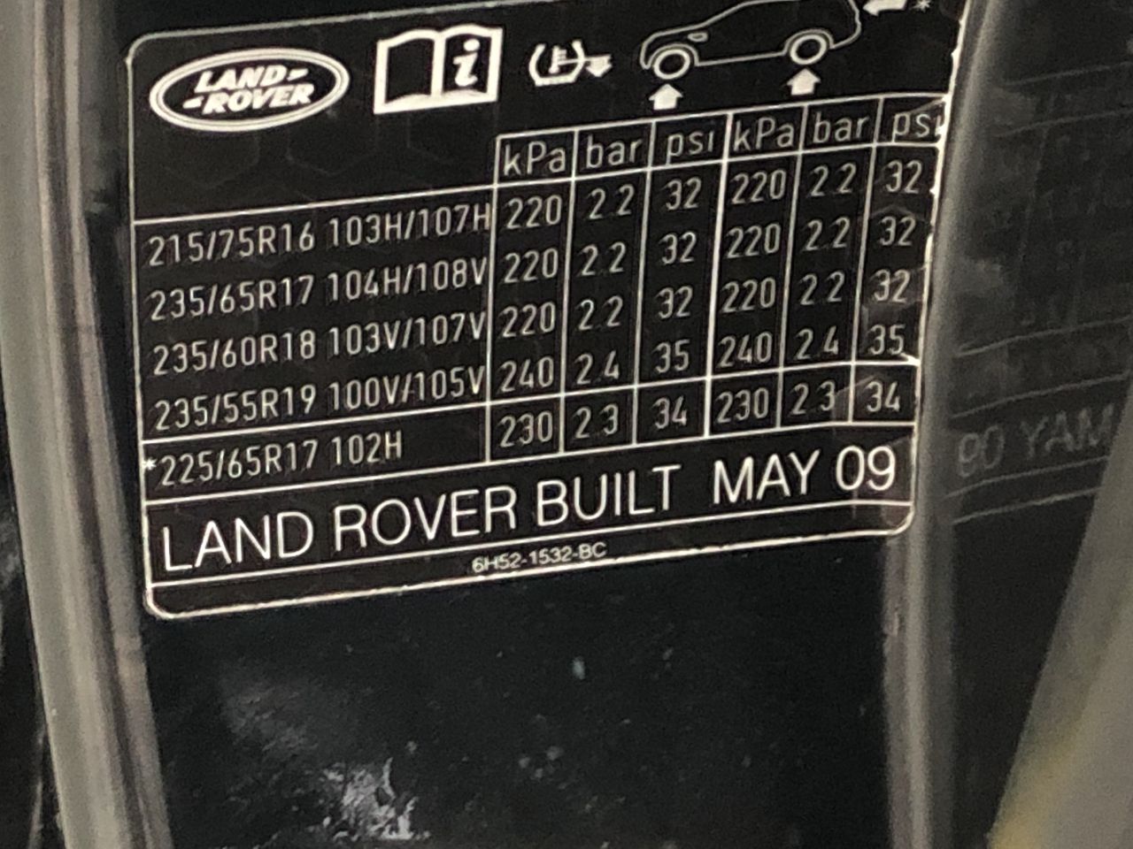 NINTENDO SWITCH Joy-Con Pair, Red/Blue.  Buyers Note - Discount Freight Rat