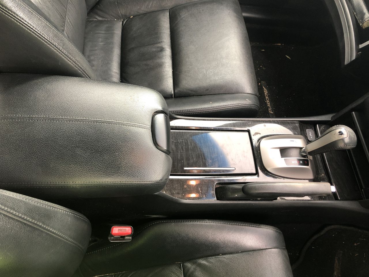 BIJ'OR - Black Pearl in Oyster Shell Stud Earrings  RRP $59