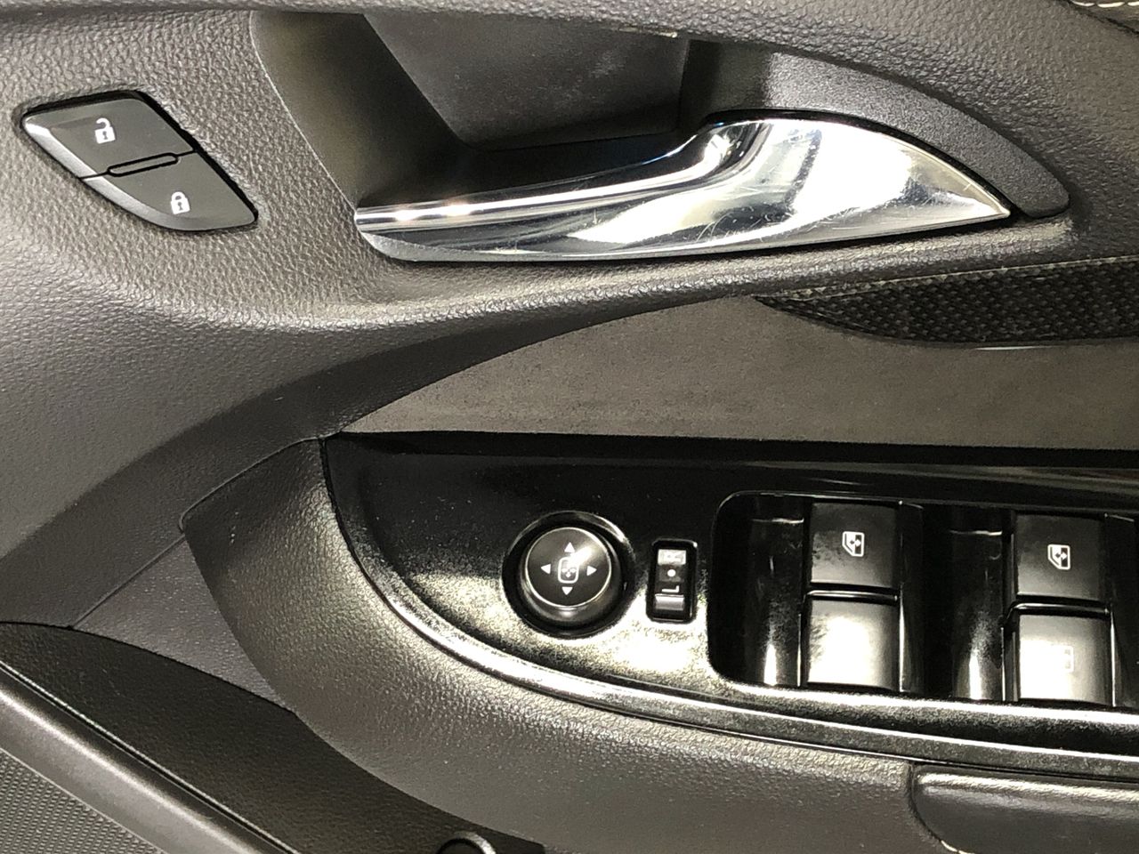 Pierre Delize Blanc De Blancs Brut NV (6x 750mL), France.