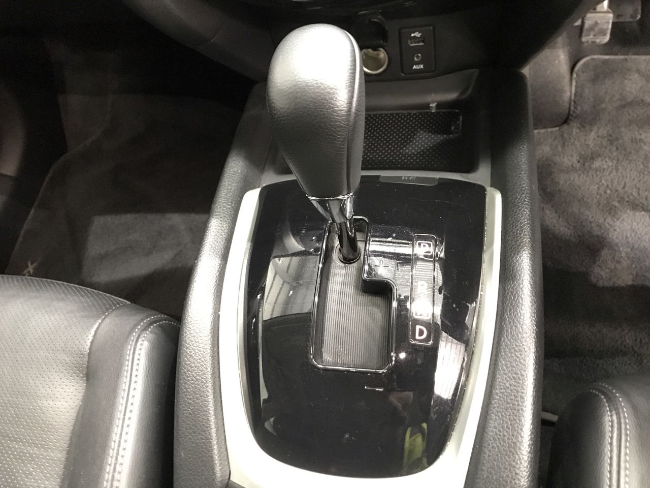 Solid 925 Sterling Silver 6mm Stud Earrings Featuring 2 Crystals