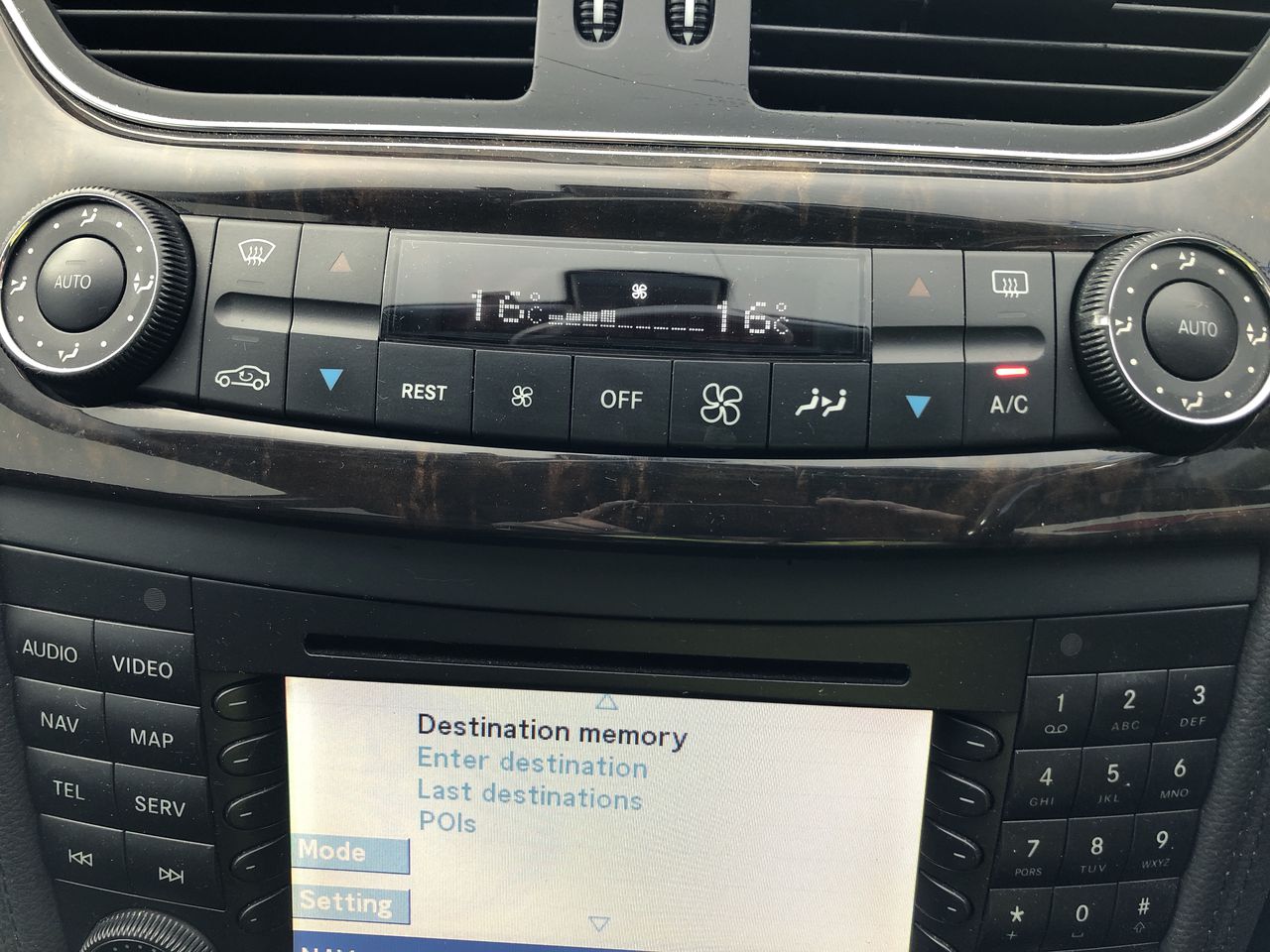 Dual Ram Hydraulic Grapple Attachment to Suit 3T Excavator (Unused),