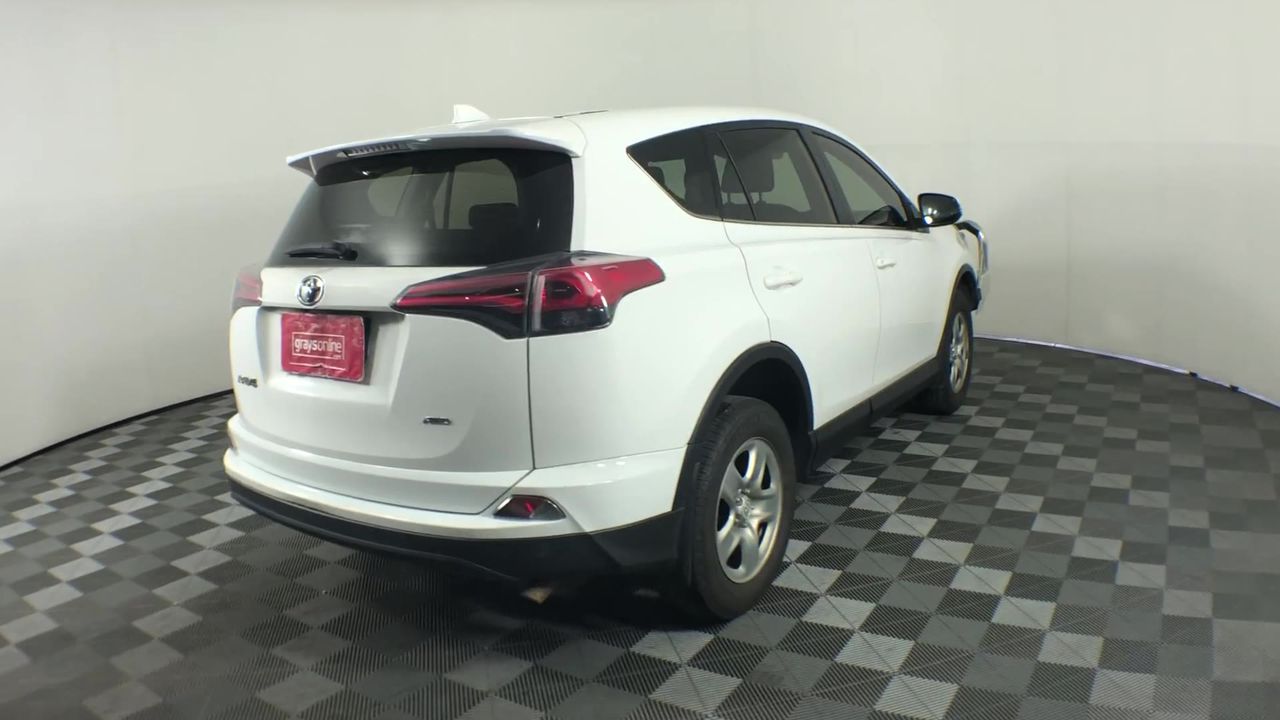 Seppelt The Great Entertainer Chardonnay Pinot Noir NV (6x 750mL).