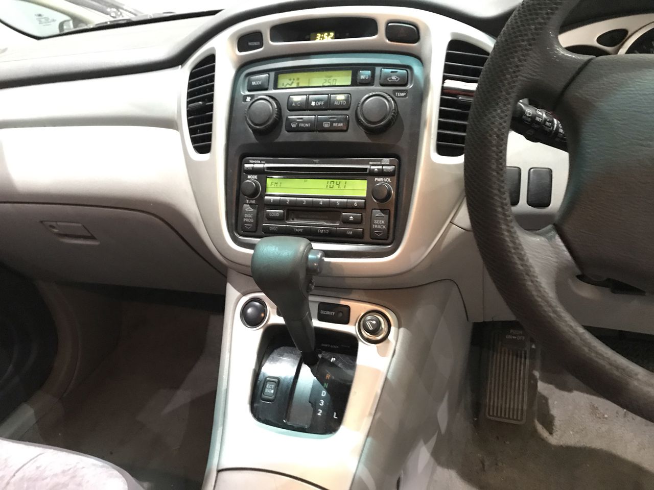 Wolf Blass Yellow Label Shiraz (6x 750mL). SA