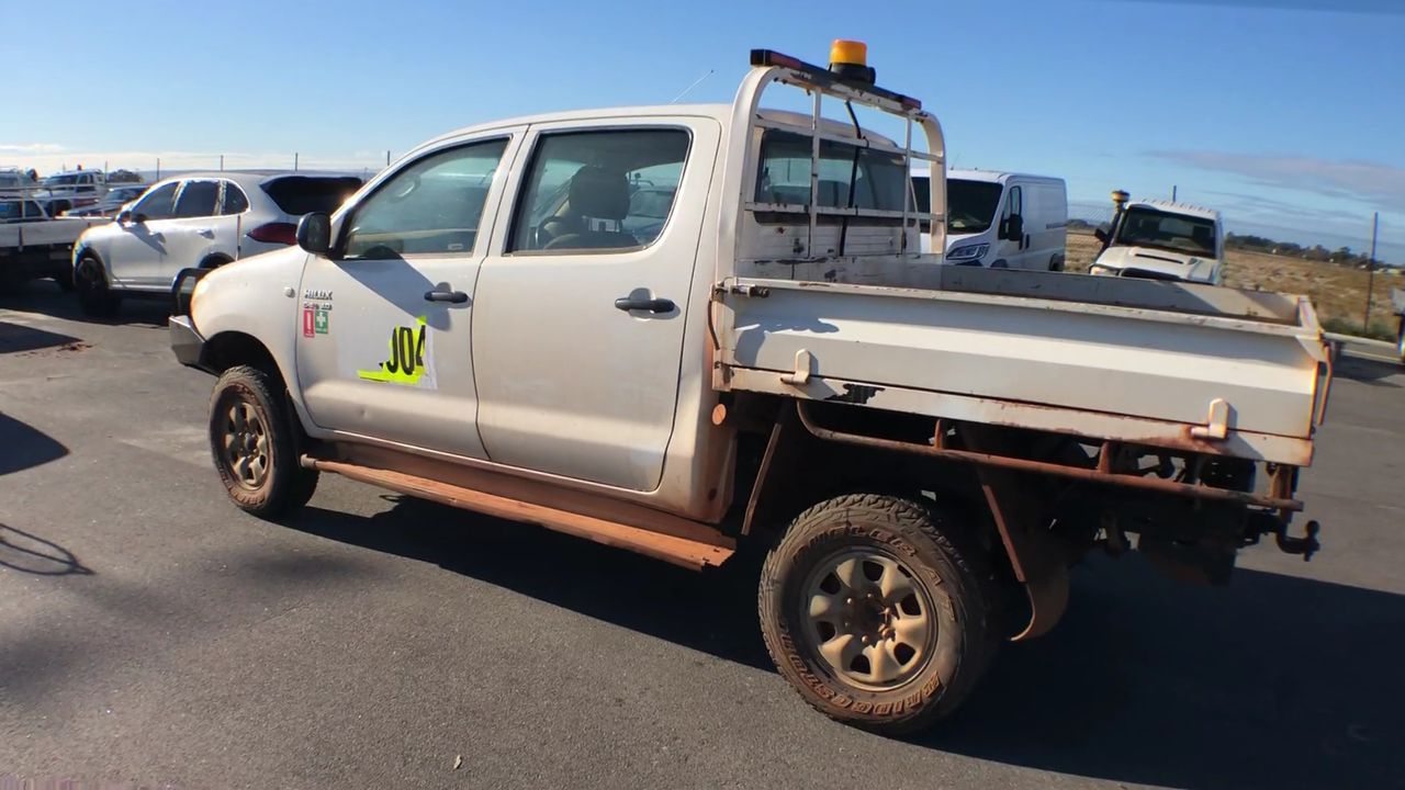 <p>Isuzu NPS 300 Sitec 115 4WD   4x4 Tray Truck</p>