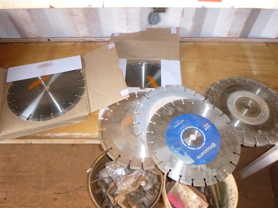 Quantity of 100 1800mm Star Pickets(Unused),