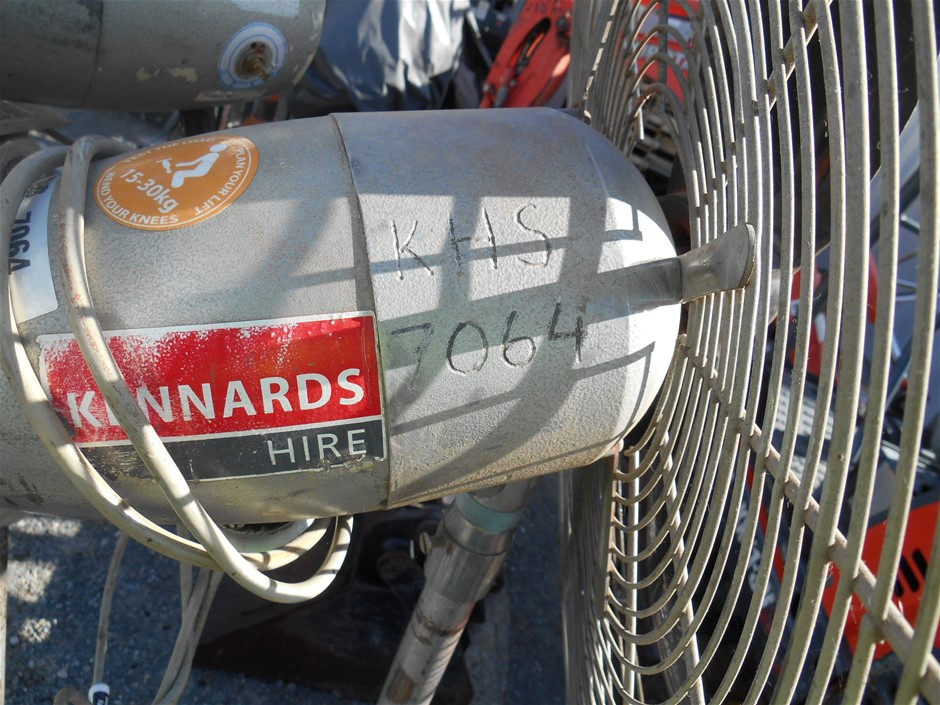 <p>Rear Tail Lights with Wiring Harness</p>