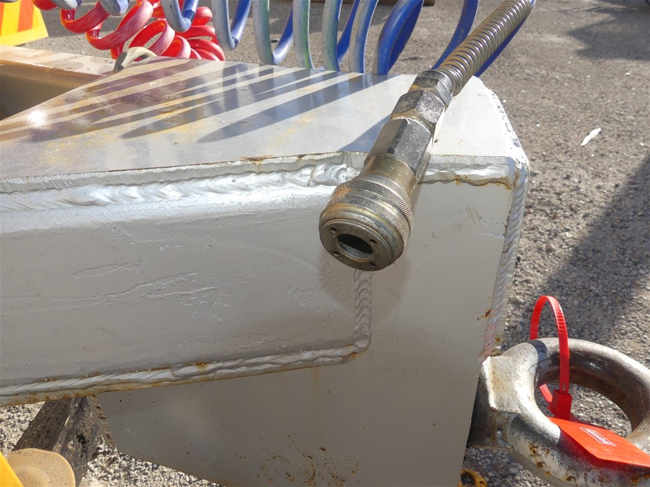 Quantity of 200 1800mm Star Pickets(Unused),