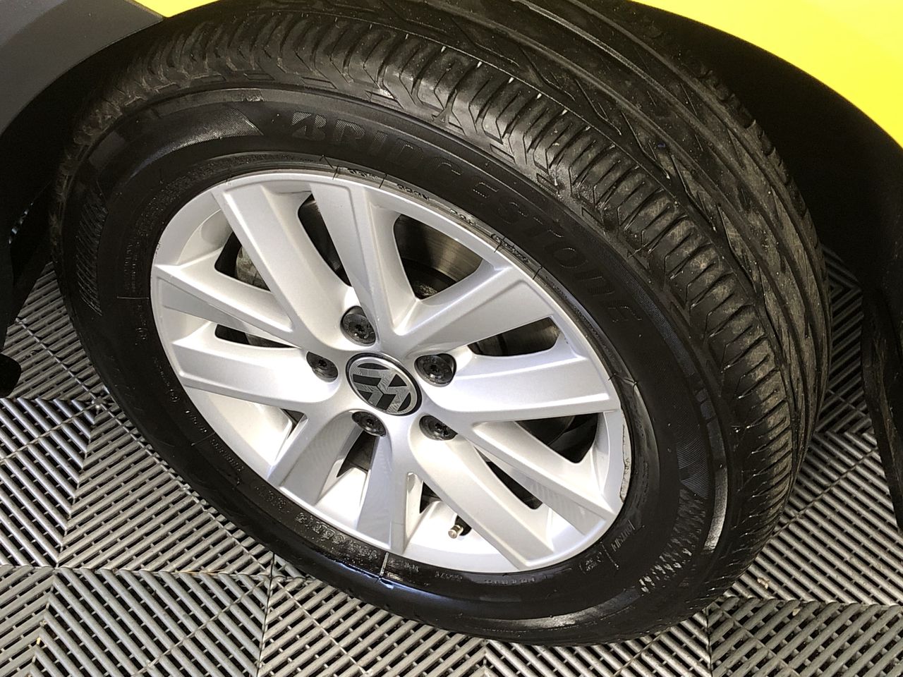 Quantity of 1 26.5-25 Earthmoving Tyre (Unused)