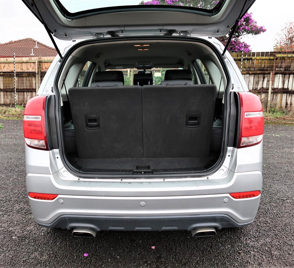 SNAPWARE Pyrex Glass Container 18 Piece Set. NB: Damaged box.