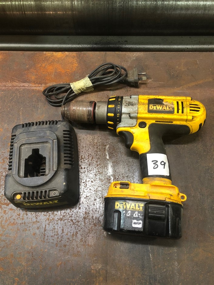 DEWALT cordless drill/charger 14.4v dc930xe Important Note wor