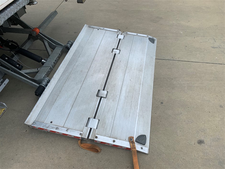 <p>Industrial Foot-Operated Punch/Rivet Machine Table</p>