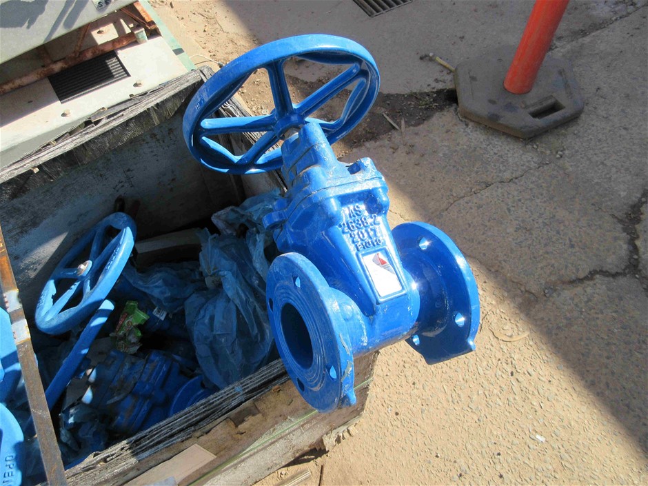 <p>Isuzu 6 Cyl. Turbo Deisel Engine</p>