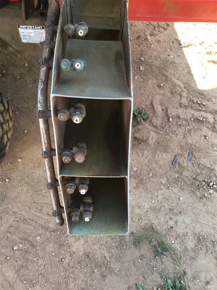 Quantity of 100 1650mm Star Pickets(Unused),