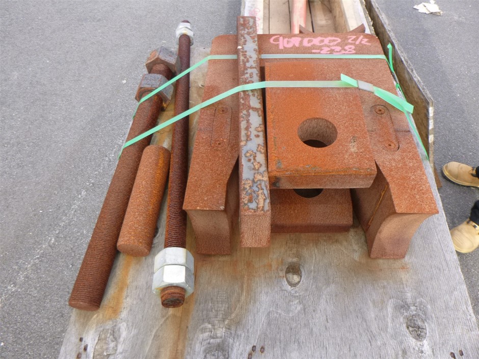 Quantity of 200 1800mm Star Pickets(Unused),