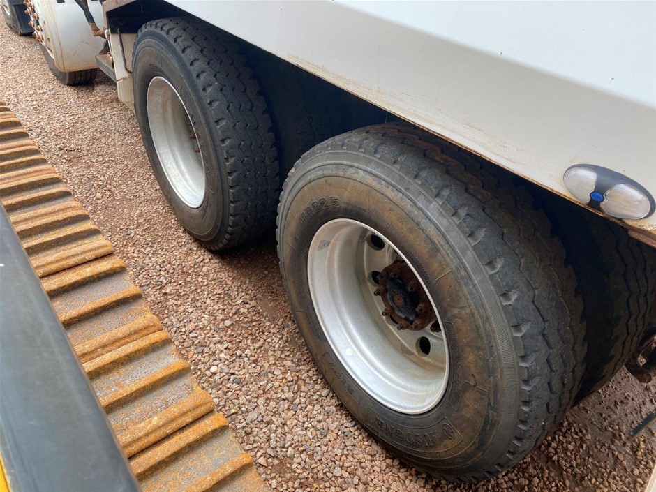 <p>Toyota Ute Tray</p>