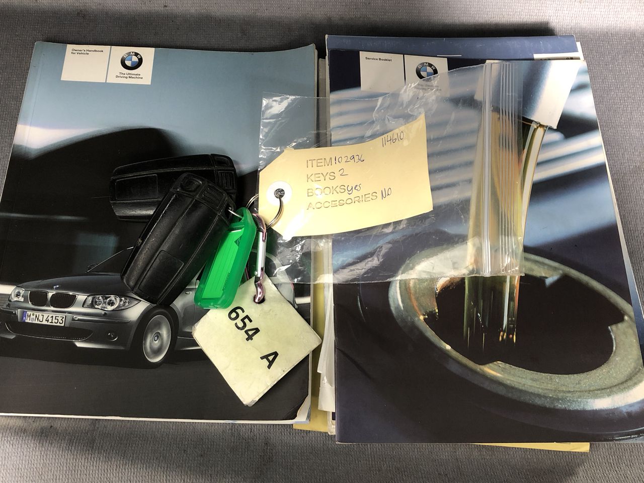 DYSON V8 Advanced+ Vacuum With Car Cleaning Kit 626439-01. NB: Well used. <