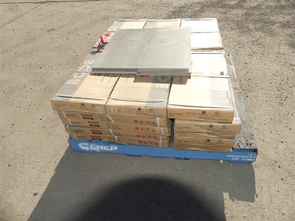 Pallet of Floor tiles approx. 30 square meters Approx. Length ( Auction