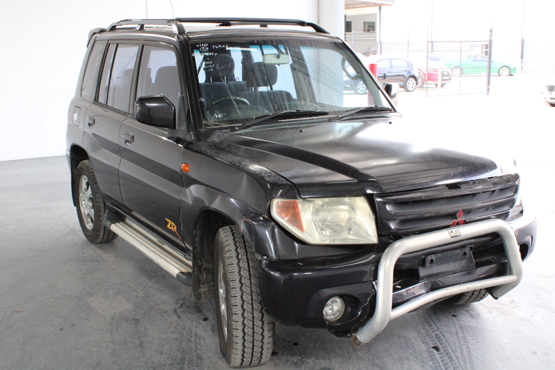 Mitsubishi pajero io 2001