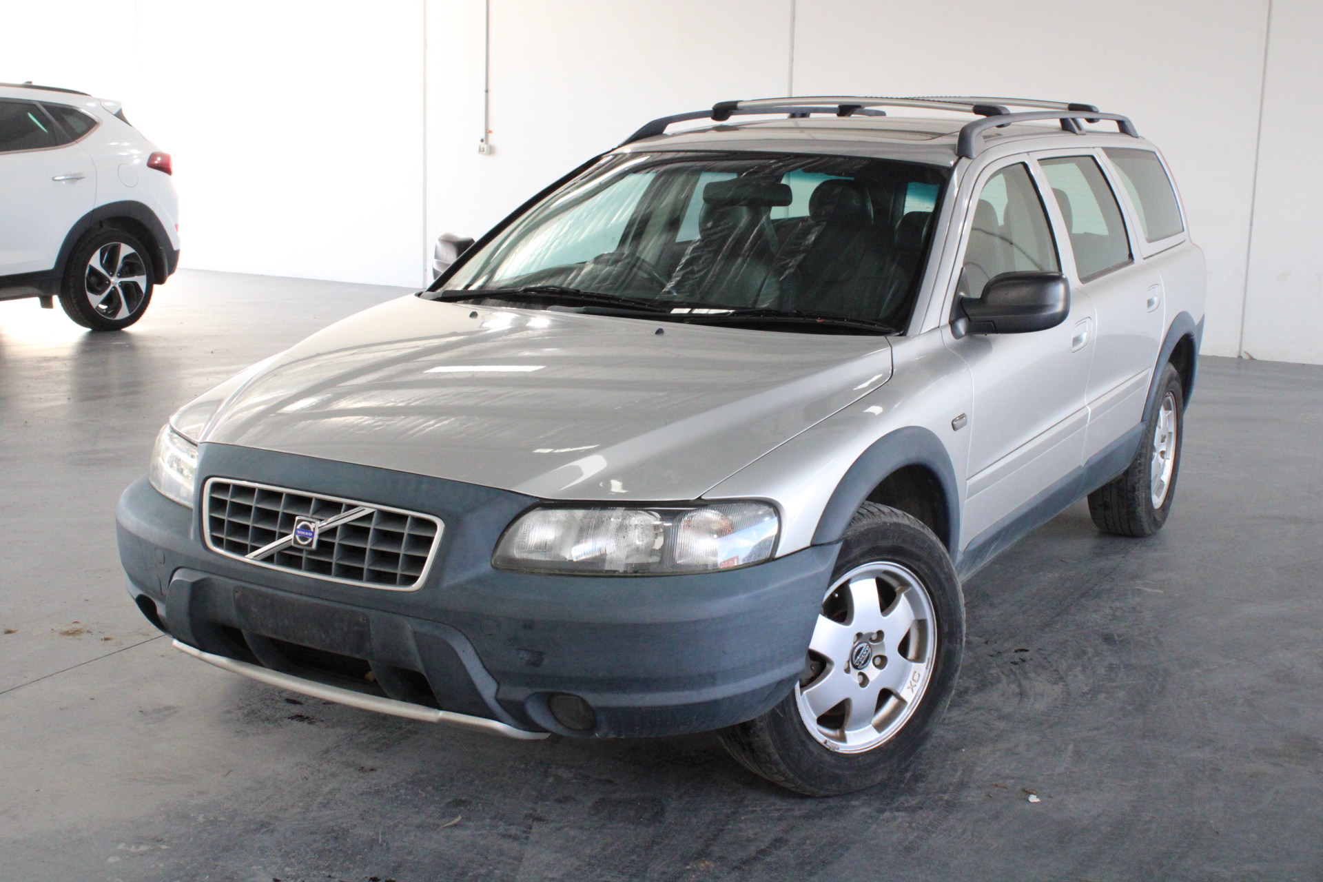 2002 Volvo Cross Country Automatic Wagon Auction (0001-3471480) | Grays ...