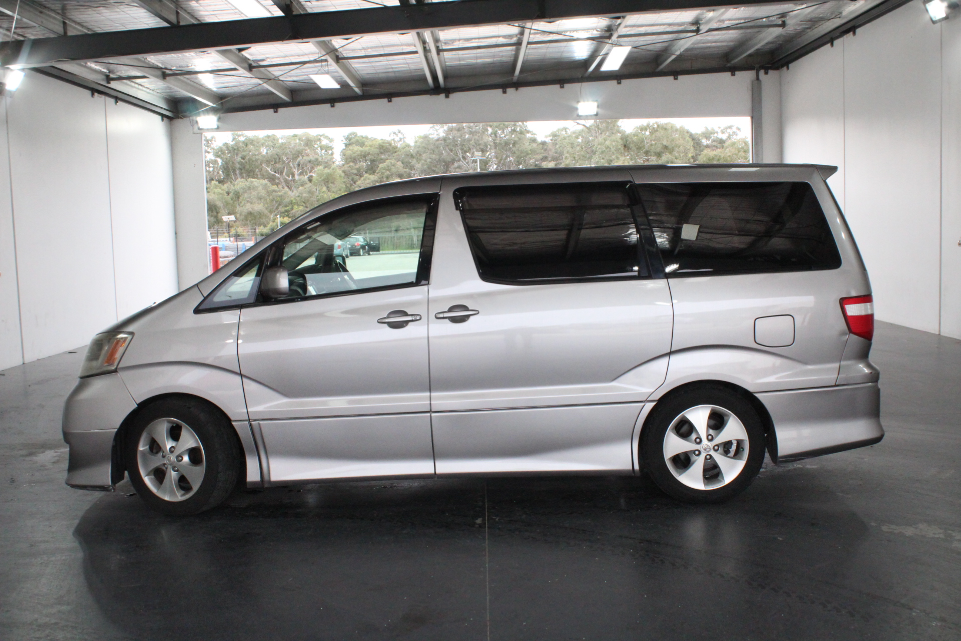 Toyota alphard 2004 года