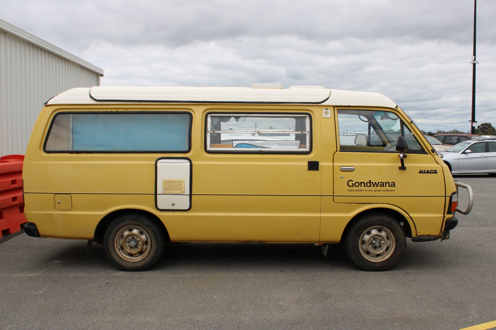 Toyota hiace 1977