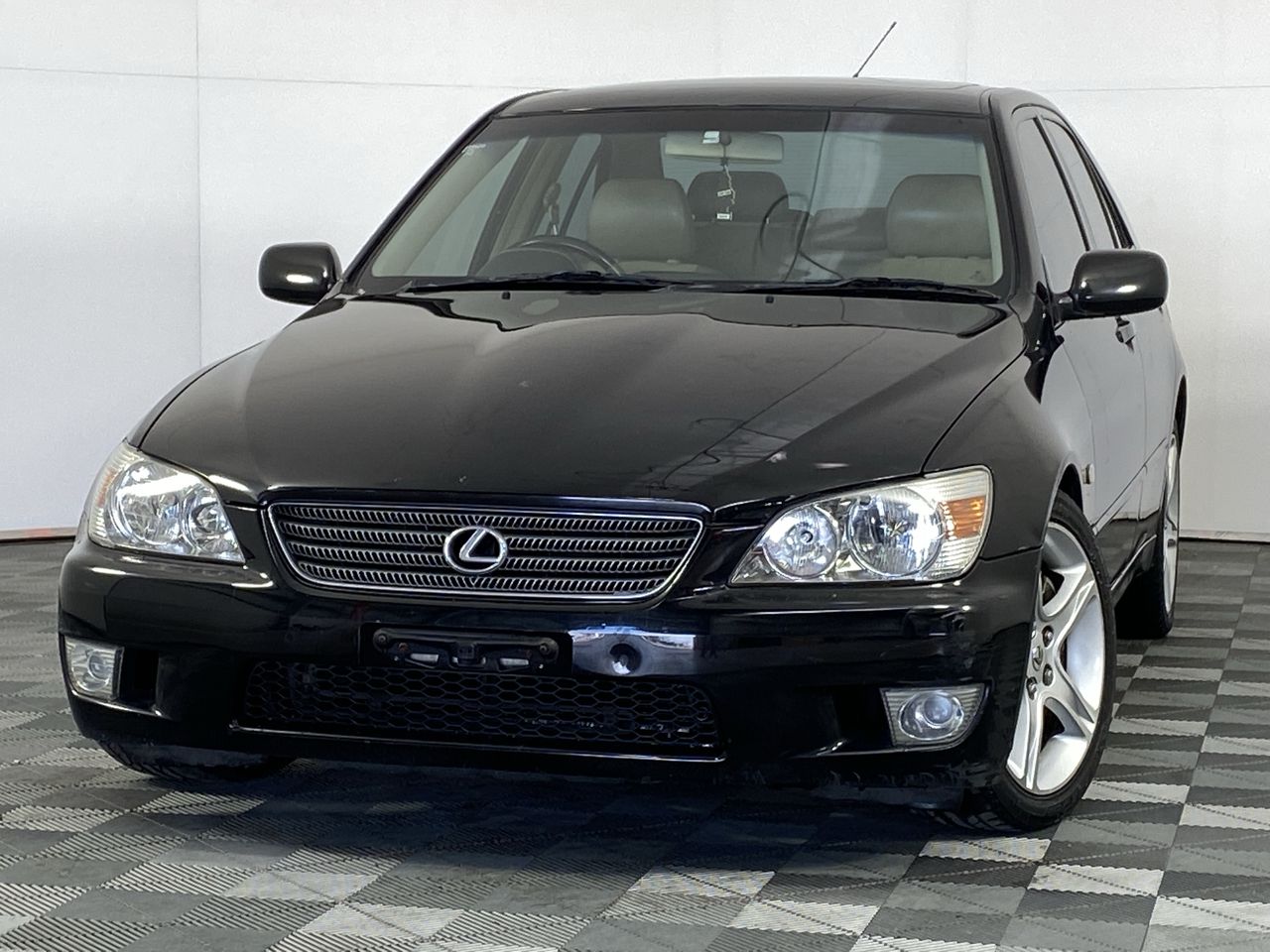 2000 Lexus IS200 Sports Luxury Automatic Sedan Auction (0001-3474895 ...