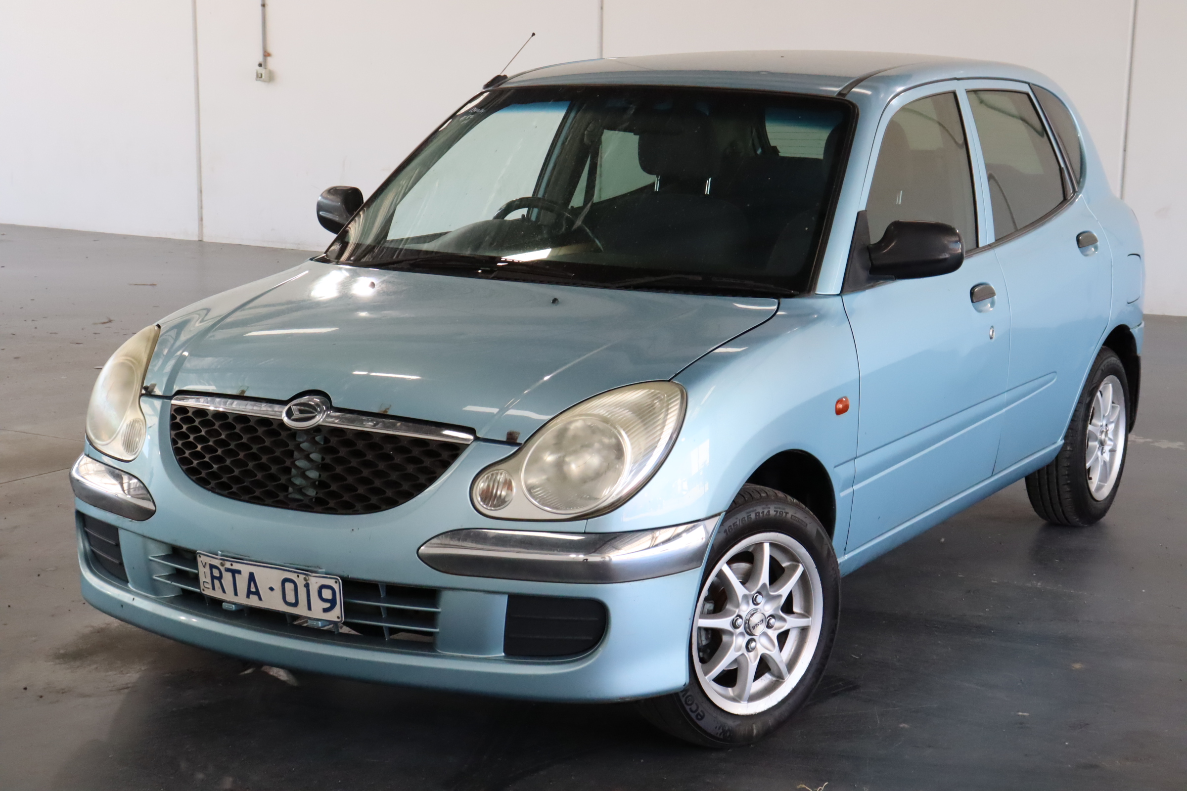 Daihatsu sirion 2002