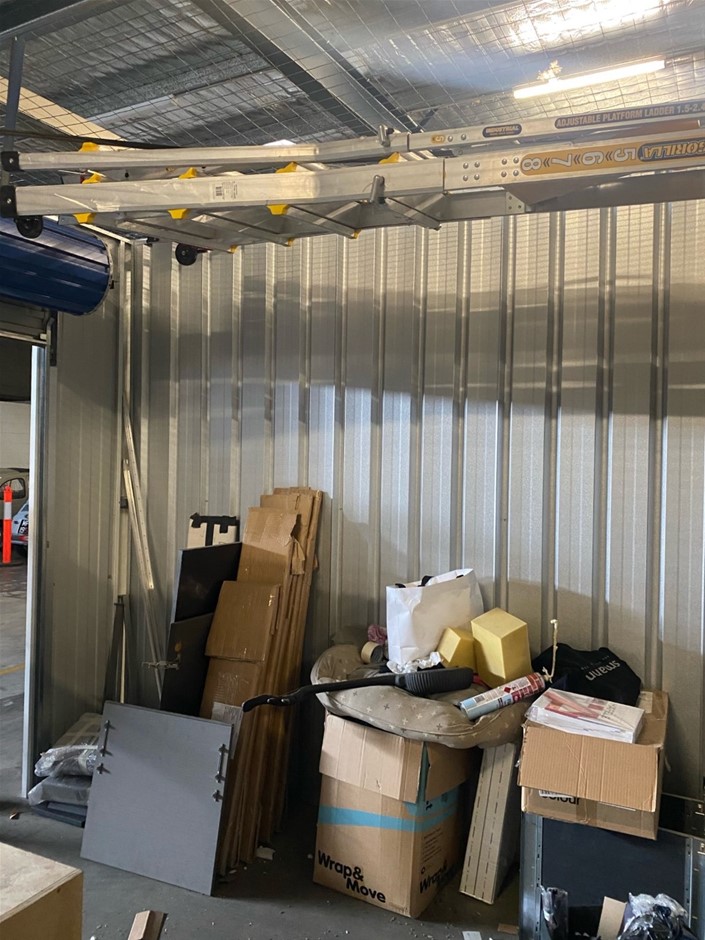 Entire contents of overdue storage including Auction (00015043182