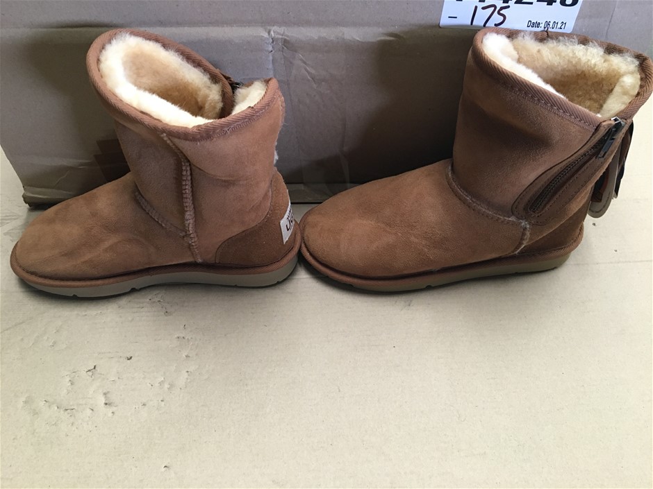 Qty 5x Pairs Size: 5 Jumbo Ugg Ugg Boots Auction (0061-7030016) | Grays ...