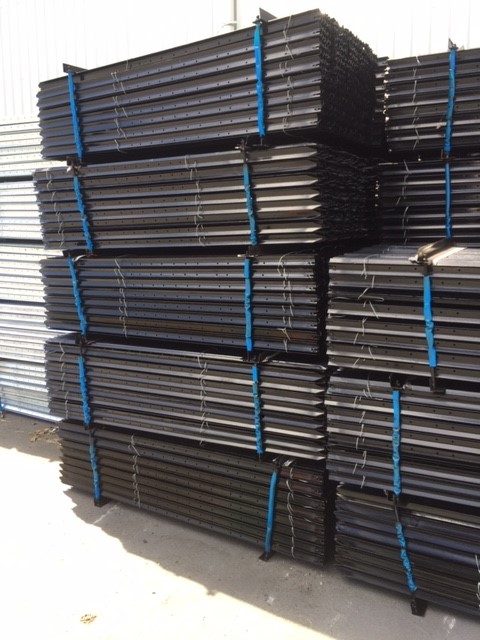 Unused - Qty 200 x Heavy Duty 1.8m Black Star Pickets in Steel Sling ...