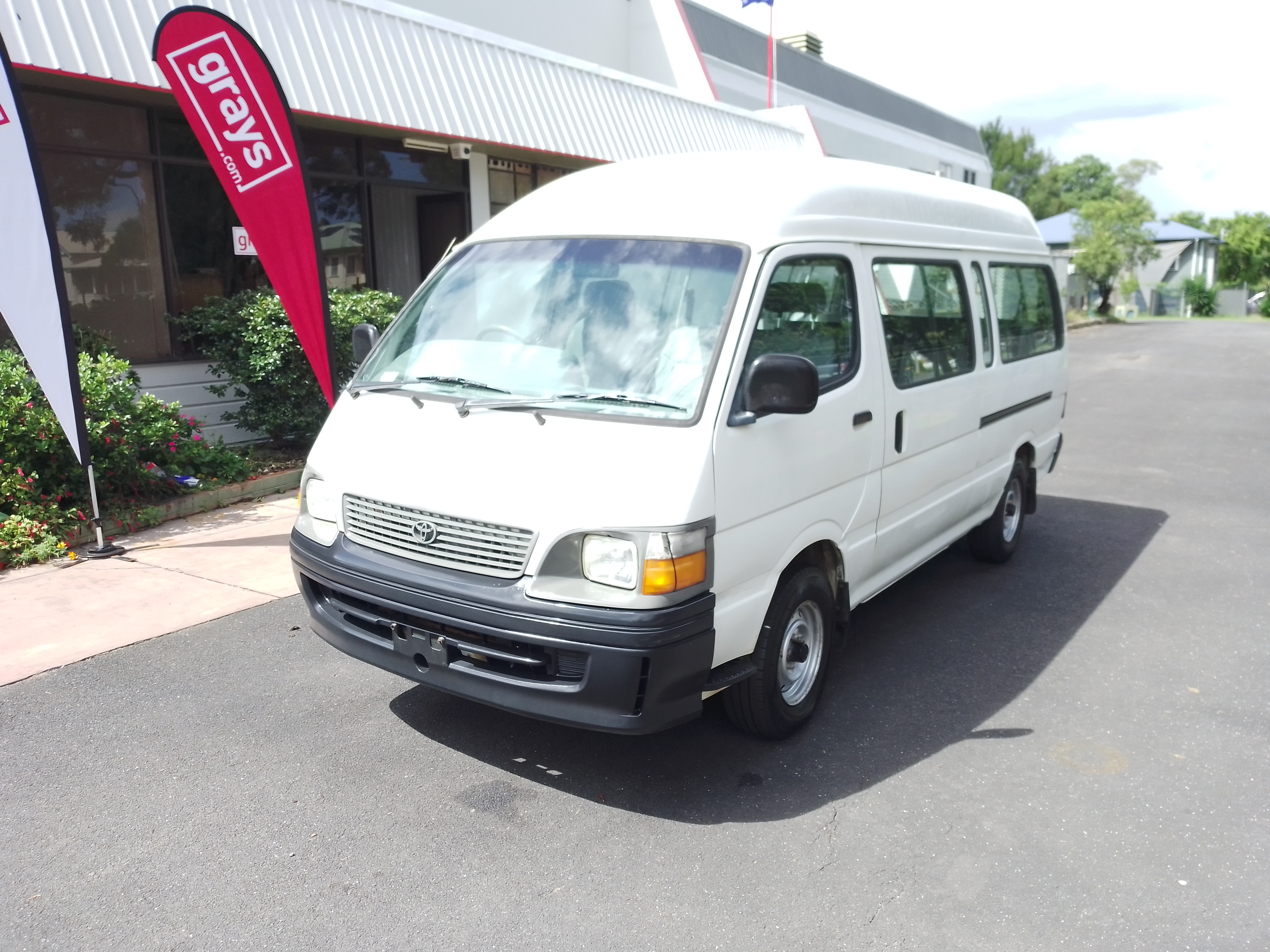 toyota hiace 5 seat van