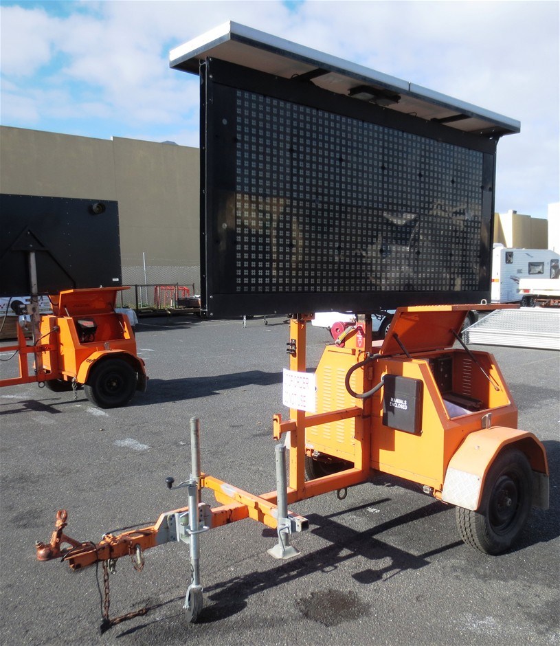 Variable Message Sign Board Trailer with LED Display Trailer Mounted