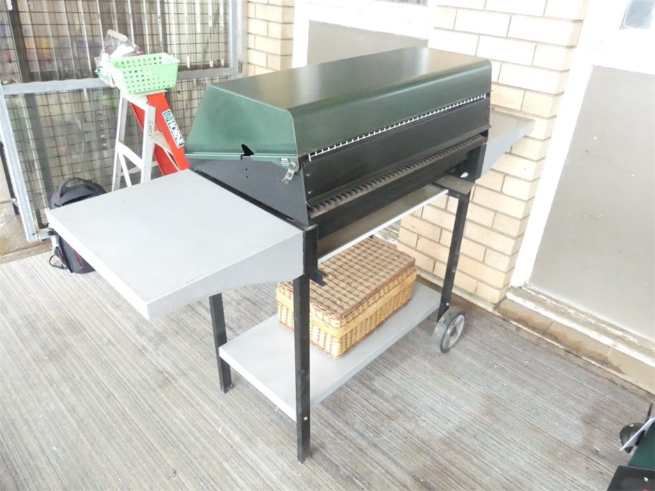 Crown Jindara Unused 4 Burner Hooded Gas BBQ Auction (0021-5045267) | Grays  Australia