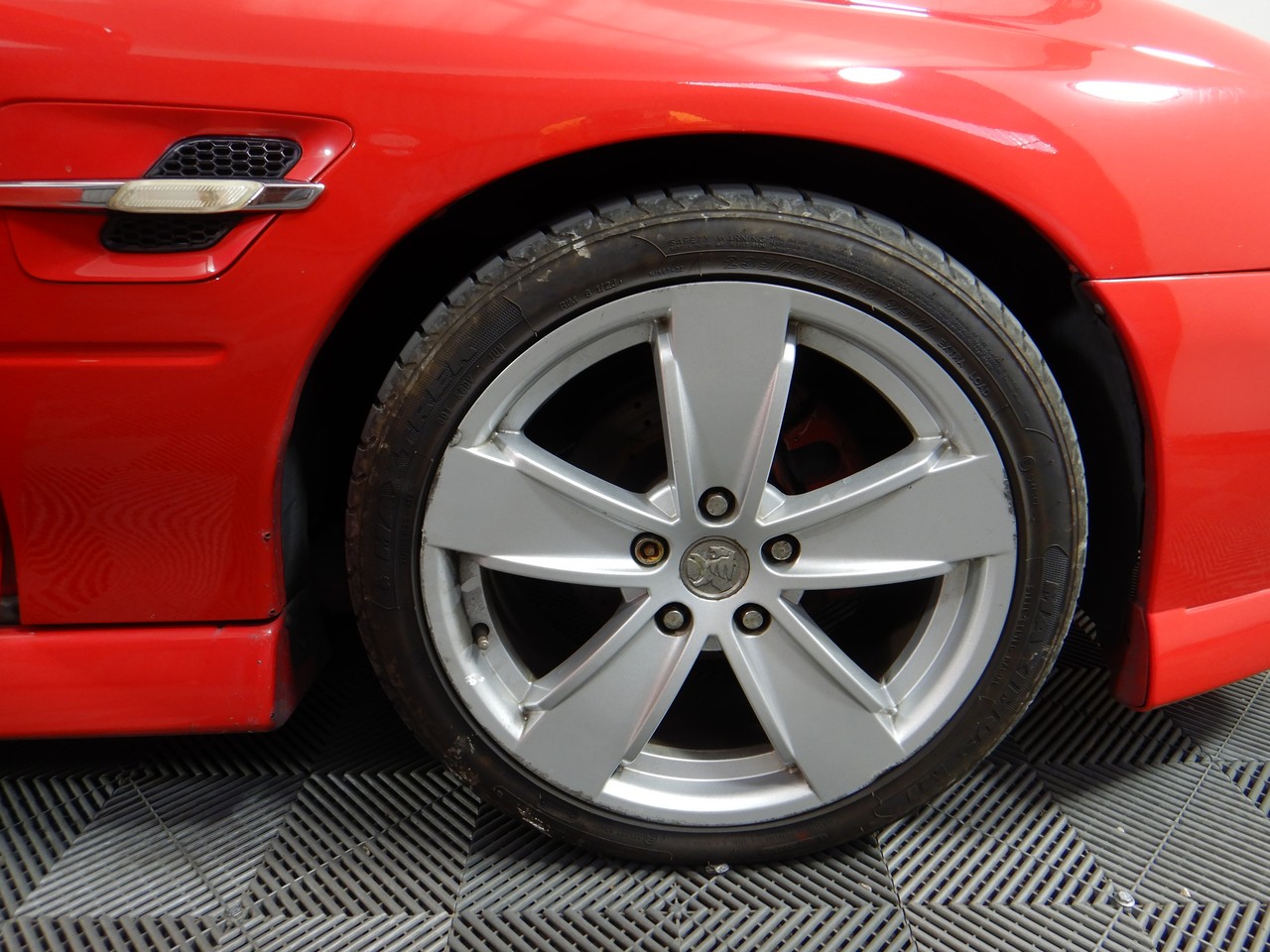 05 Holden Commodore Sv8 Vz Manual Sedan Auction 0001 Grays Australia