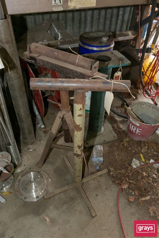 Heavy Duty Steel Pedestal Stand and 2 x Stock Support Stands Auction ...