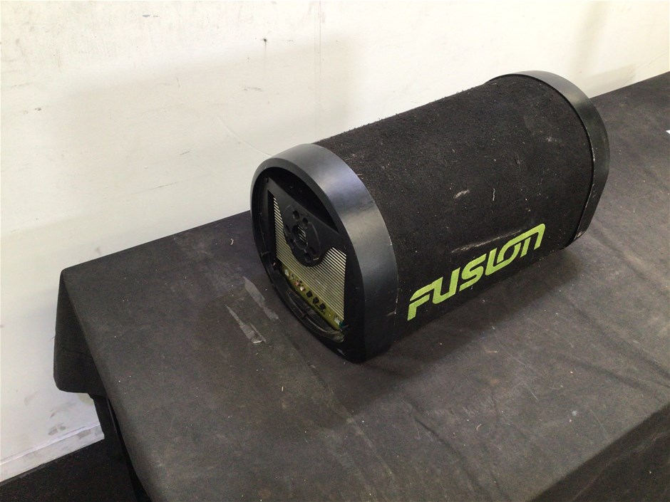 Fusion subwoofer with built in hot sale amp wiring