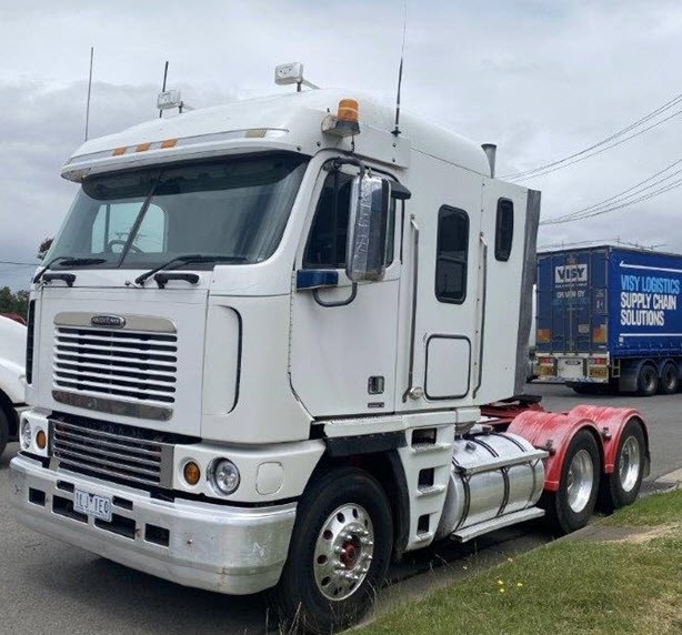 Mack CLS Tipper Truck, 2006 Freightliner Prime Mover Truck