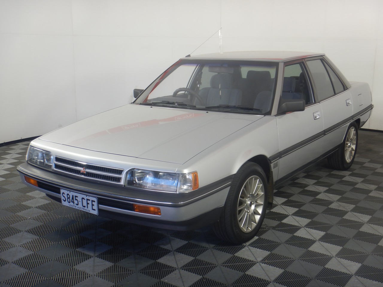 1990 Mitsubishi Magna Automatic Sedan Auction (0001-60028865) | Grays ...