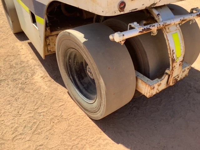 Sakai TS31 Multi Wheel Roller Auction (0019-9028736) | Grays