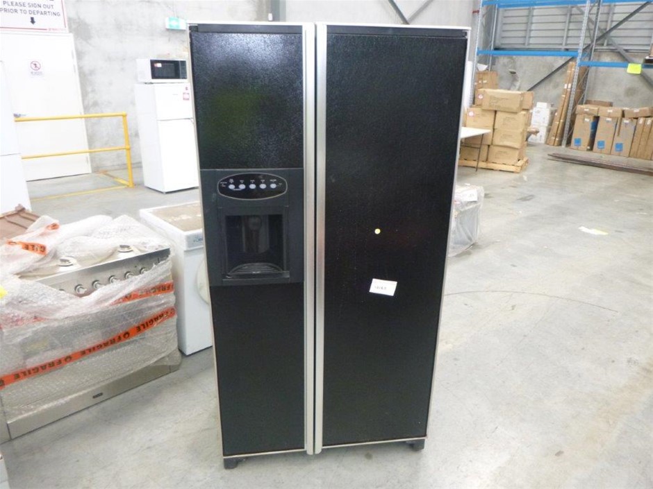 JennAir JC2225GEKB Double Door Fridge/Freezer with Ice Maker Auction