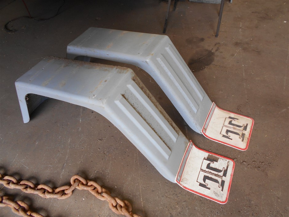 1x Pair of Plastic Trailer Wheel Guards Auction (00663021257) Grays