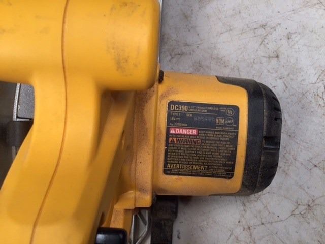 DeWalt DC390 Battery Operated Circular Saw Auction 0373 9029559