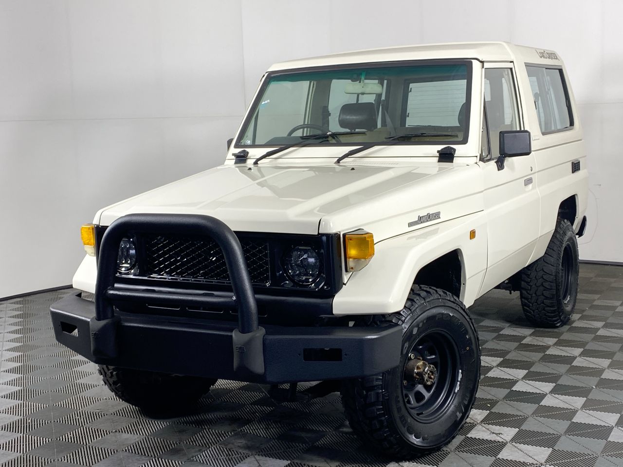 1985 Toyota Landcruiser BJ73 MWB FRP TOP Manual Diesel 4x4 Wagon ...