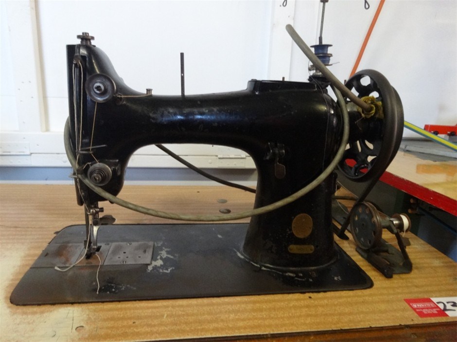 Industrial Sewing Machine, Singer model 132K6, single needle, foot
