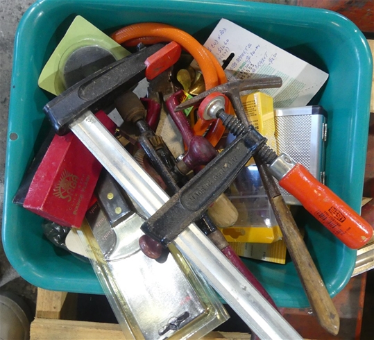 Bulk lot of assorted hand tools Auction (0013-5048634)