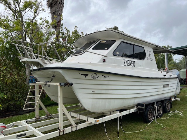 1987 MARKHAM WHALER 9000 TWIN HULL Auction (0001-50018344) | Grays ...