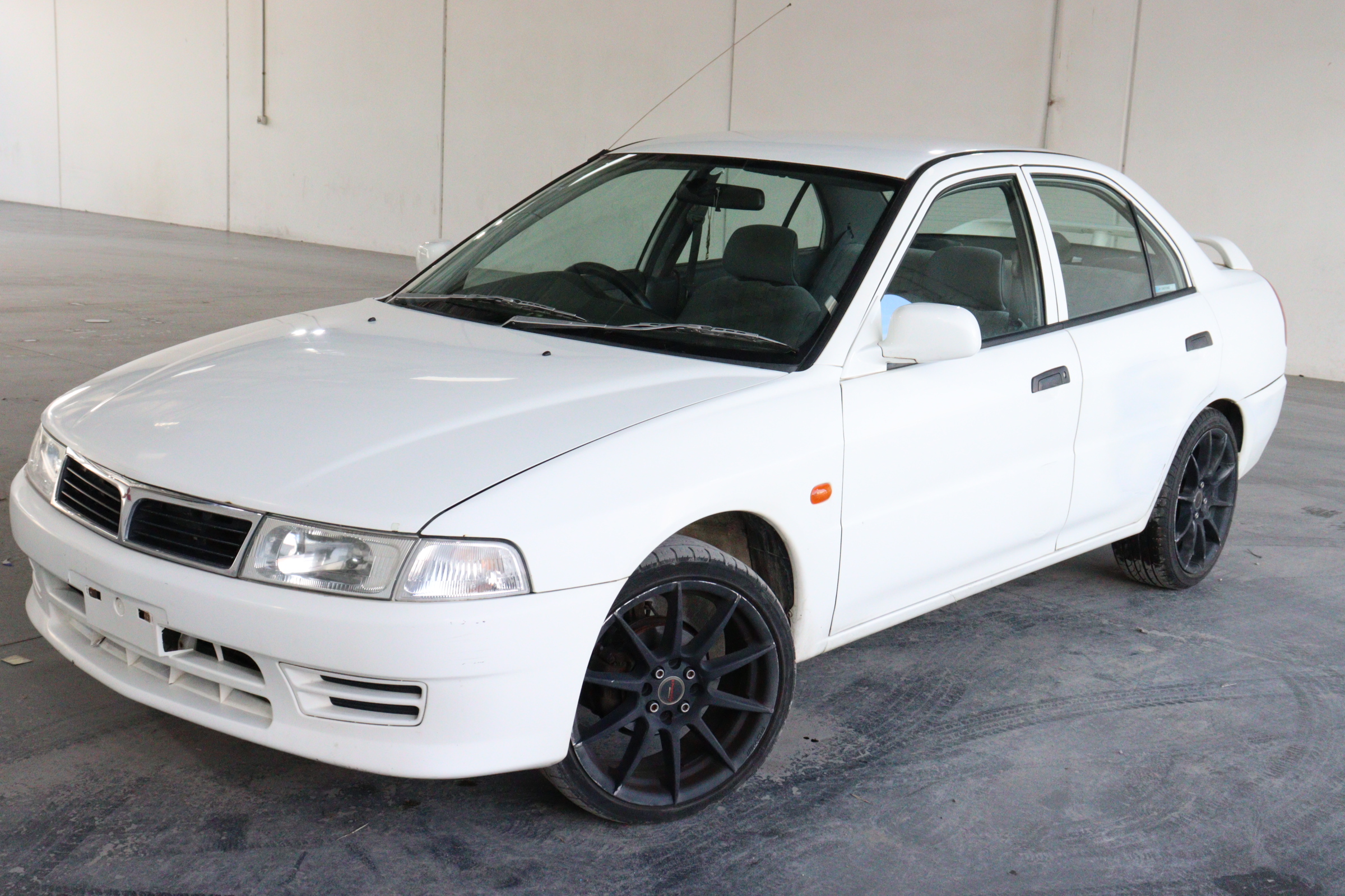 2002 Mitsubishi Lancer GLXi CE Automatic Sedan Auction (0001-20051938 ...