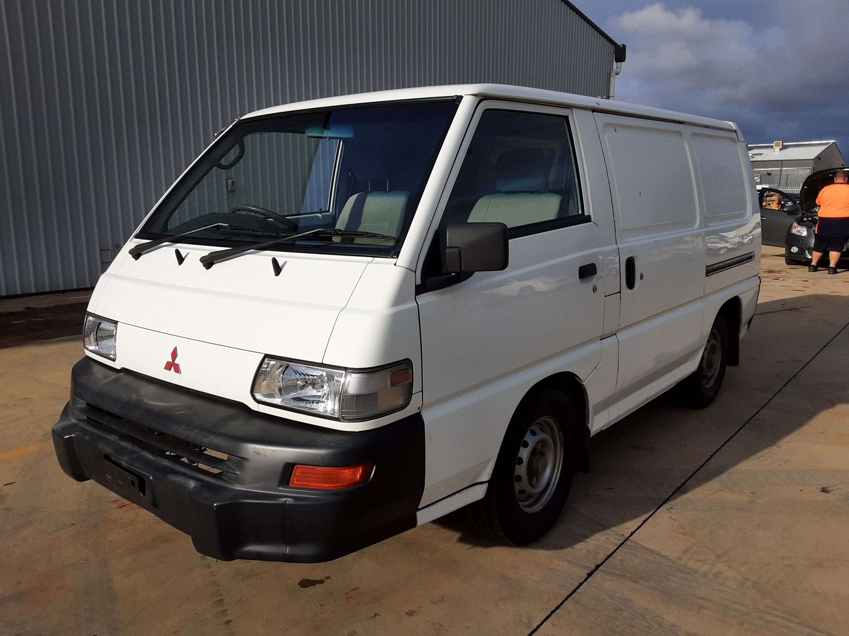 2008 mitsubishi 2024 express van